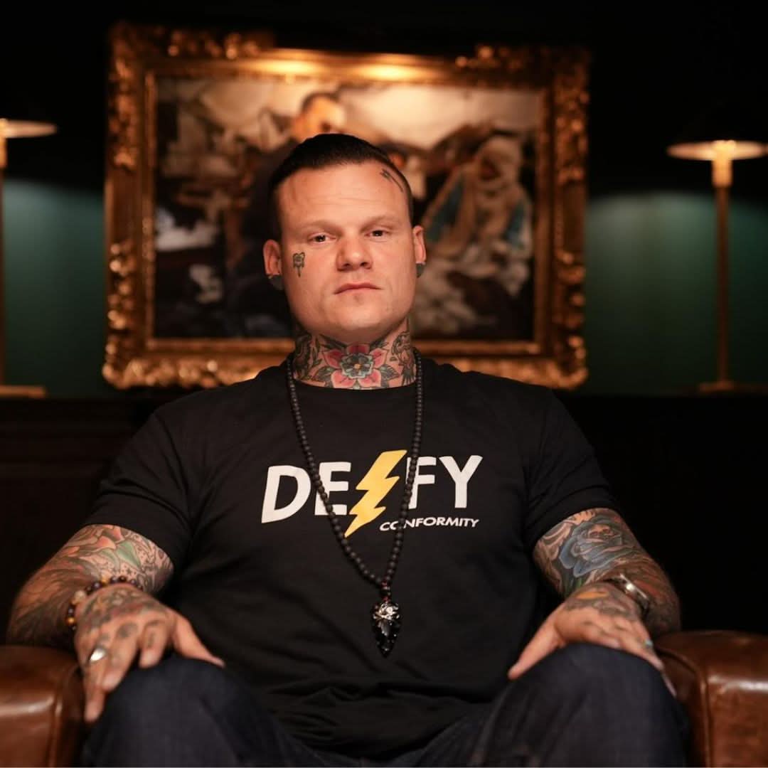 DEFY CONFORMITY BOLT TEE - Image 4