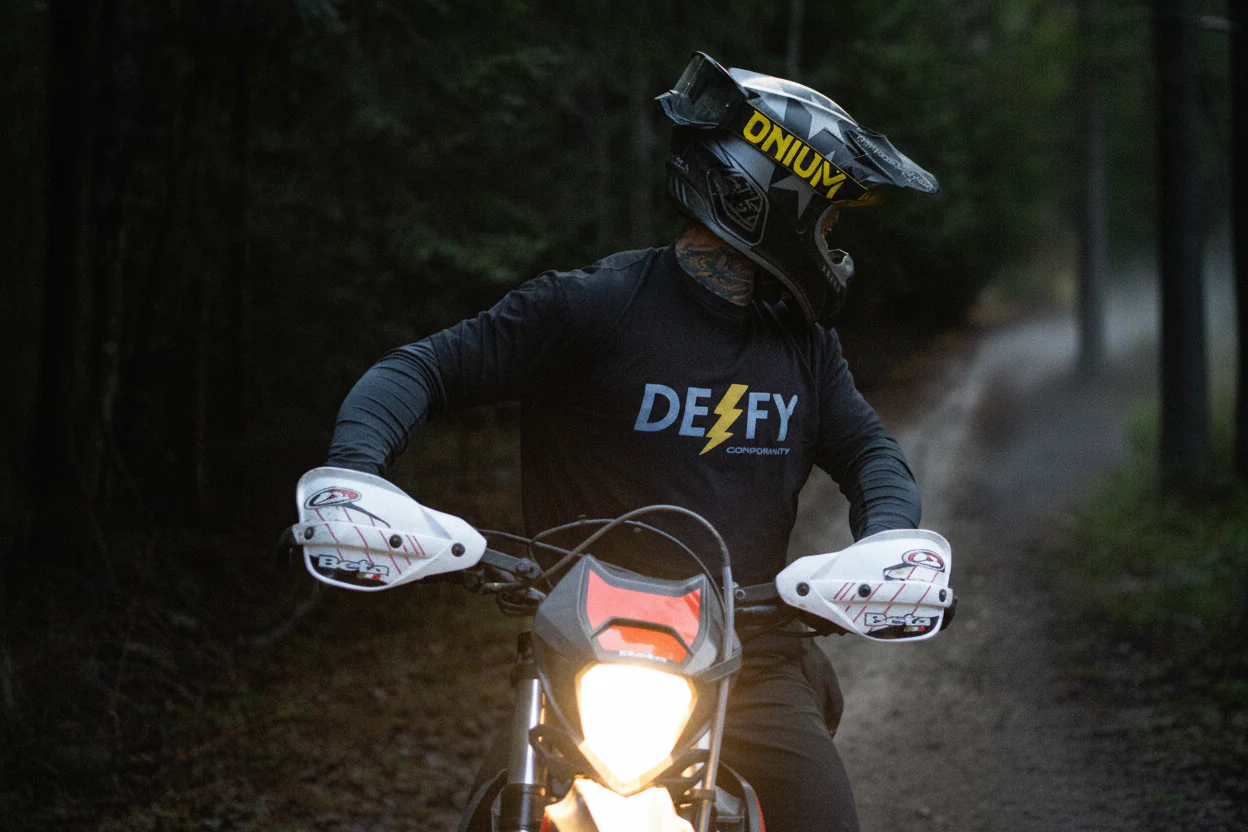 DEFY CONFORMITY BOLT TEE - Image 7