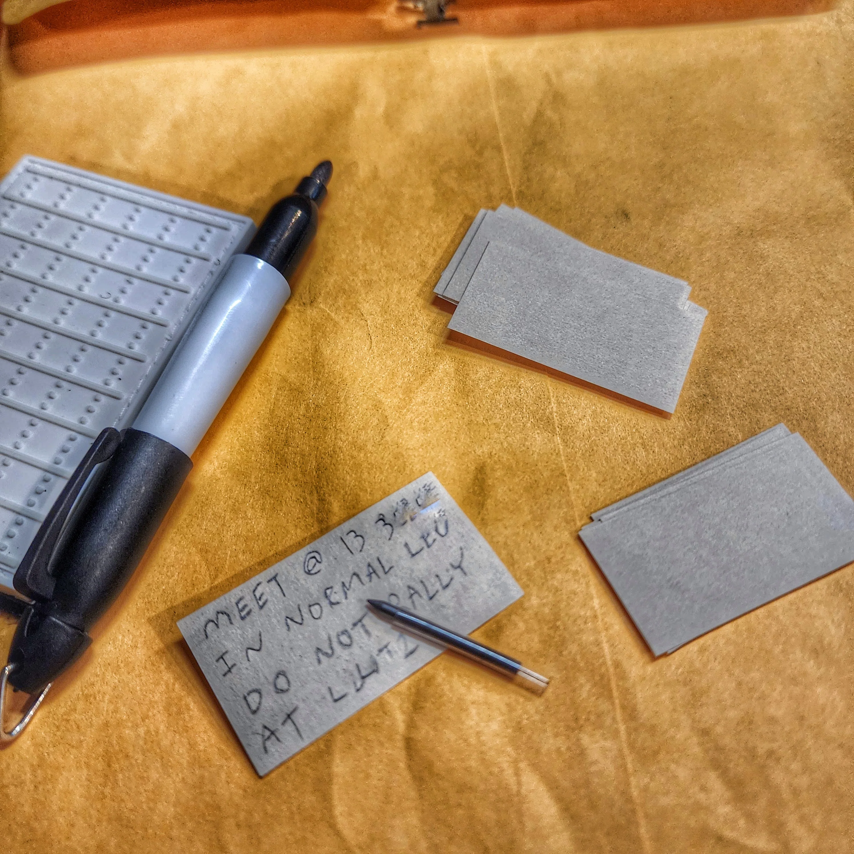 Note Patch Kit: Writable PVC surface for field notetaking with illuminated memo graph. - Image 2